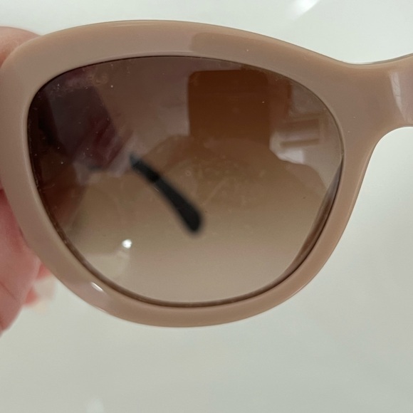 Chanel CC Interlocking cat eye sunglasses - Picture 11 of 14